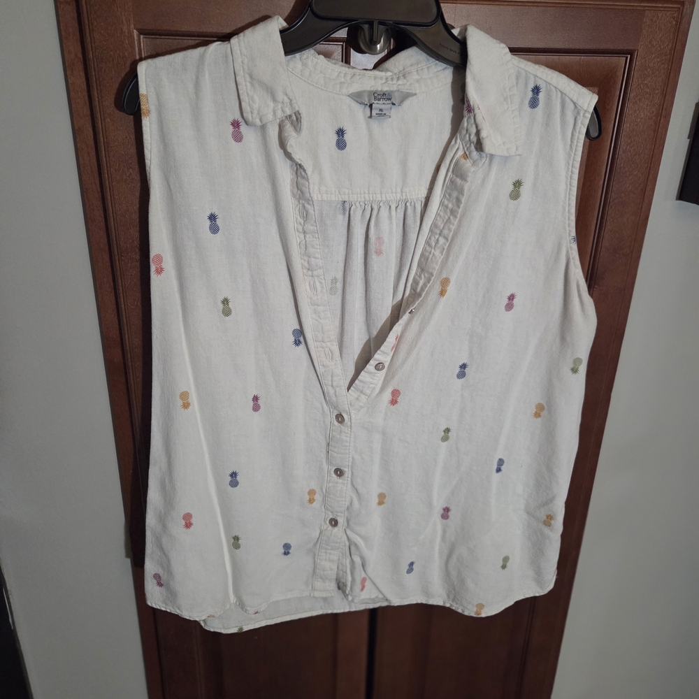 Croft & Barrow Sleeveless Button-Down Shirt with Multi-Colored Pineapples